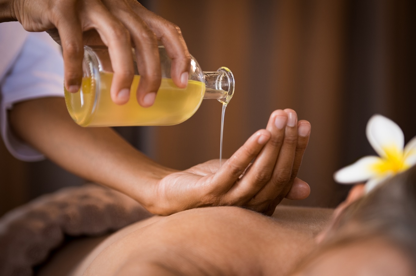 Entenda como ocorre a massagem relaxante